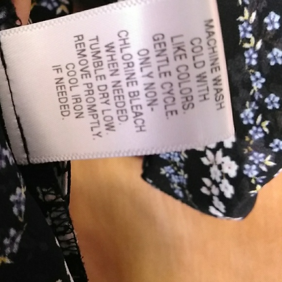 CANDIE'S SIMETRIC FLORAL  BOTTOM DOWN SHIRT - Picture 5 of 8